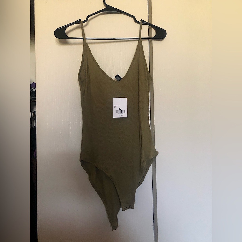 Forever 21 olive green body suit. Medium. Never been worn.